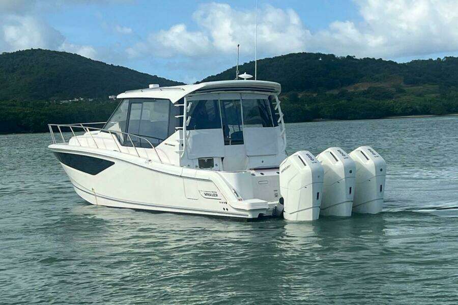 2022 Boston Whaler Conquest 405