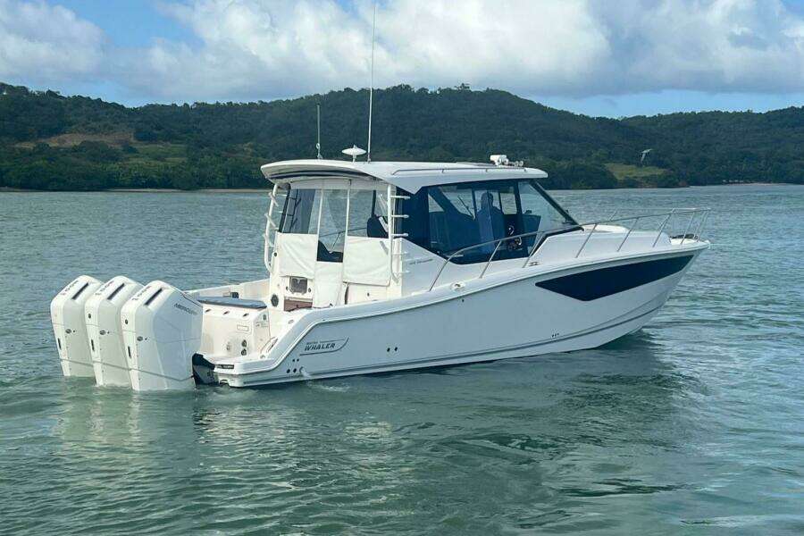 2022 Boston Whaler Conquest 405