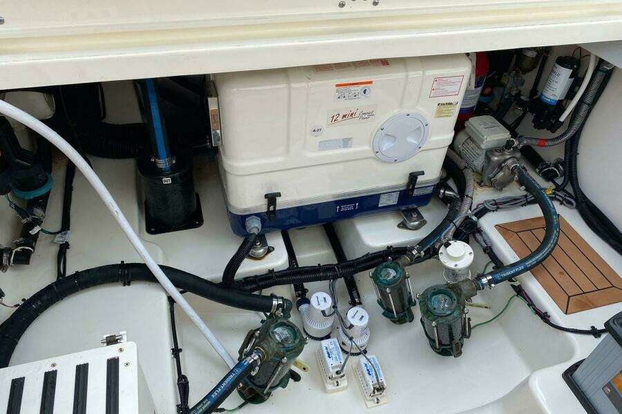 2022 Boston Whaler Conquest 405