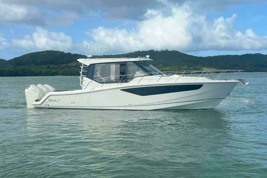 2022 Boston Whaler Conquest 405