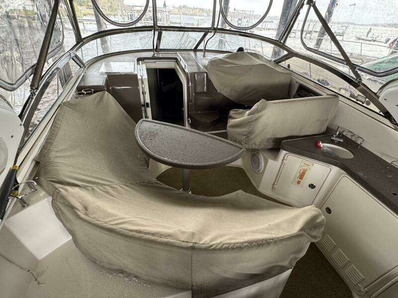 2005 Regal 3560 Commodore