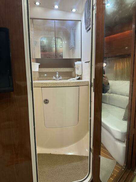 2005 Regal 3560 Commodore