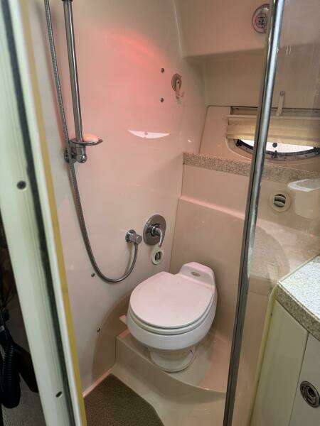 2005 Regal 3560 Commodore