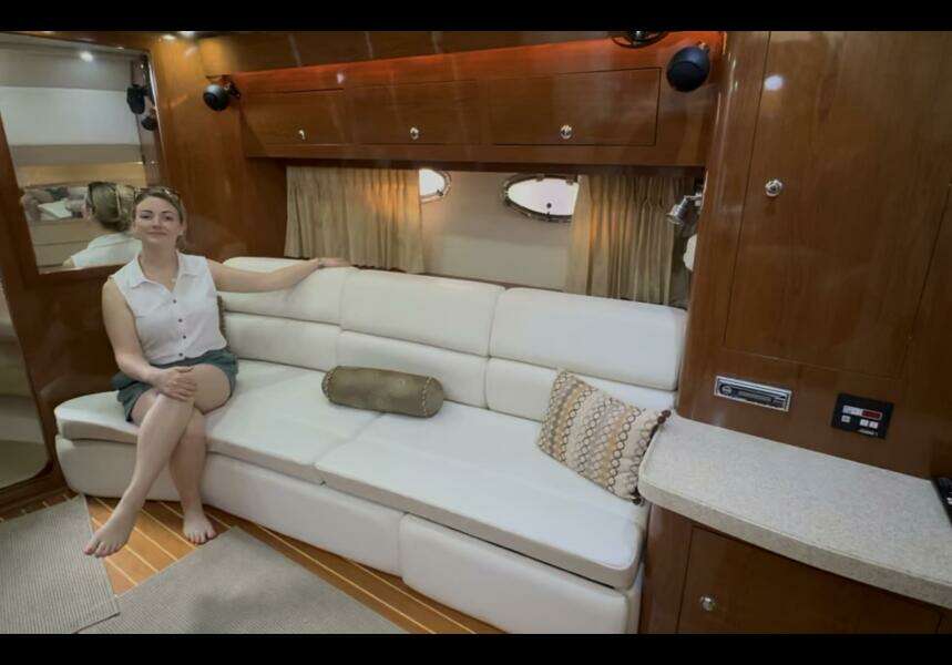 2005 Regal 3560 Commodore