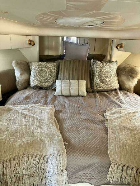 1999 Viking Princess 52 Express Bridge