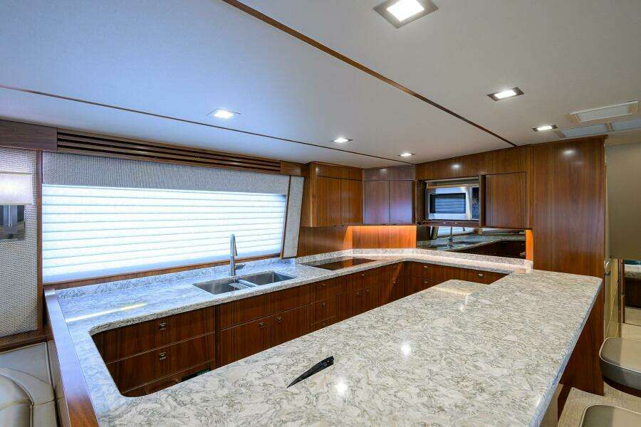 Viking 80 - LAMPLIGHTER - Galley