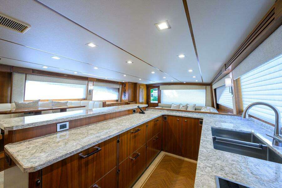 Viking 80 - LAMPLIGHTER - Galley