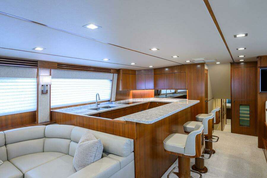 Viking 80 - LAMPLIGHTER - Salon & Galley
