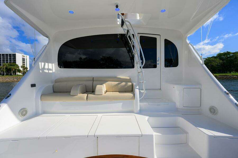 Viking 80 - LAMPLIGHTER - Cockpit