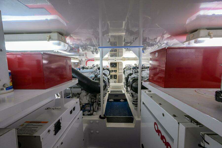 Viking 61 Reel King - Engine Room