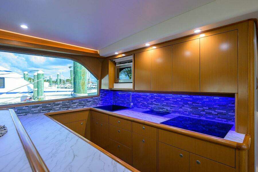 Viking 61 Reel King - Galley