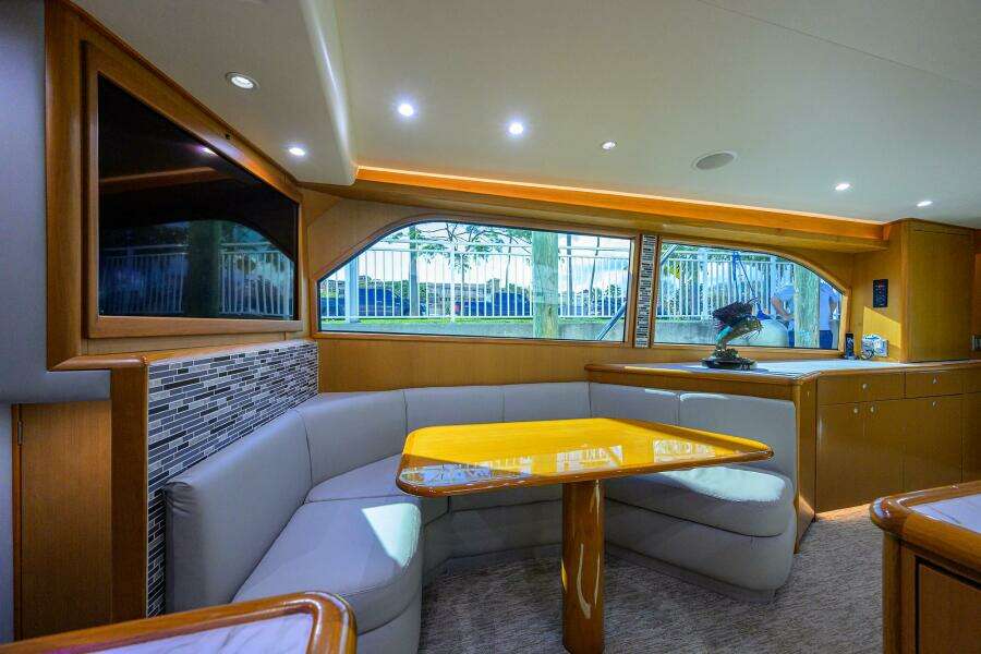 Viking 61 Reel King - Dinette