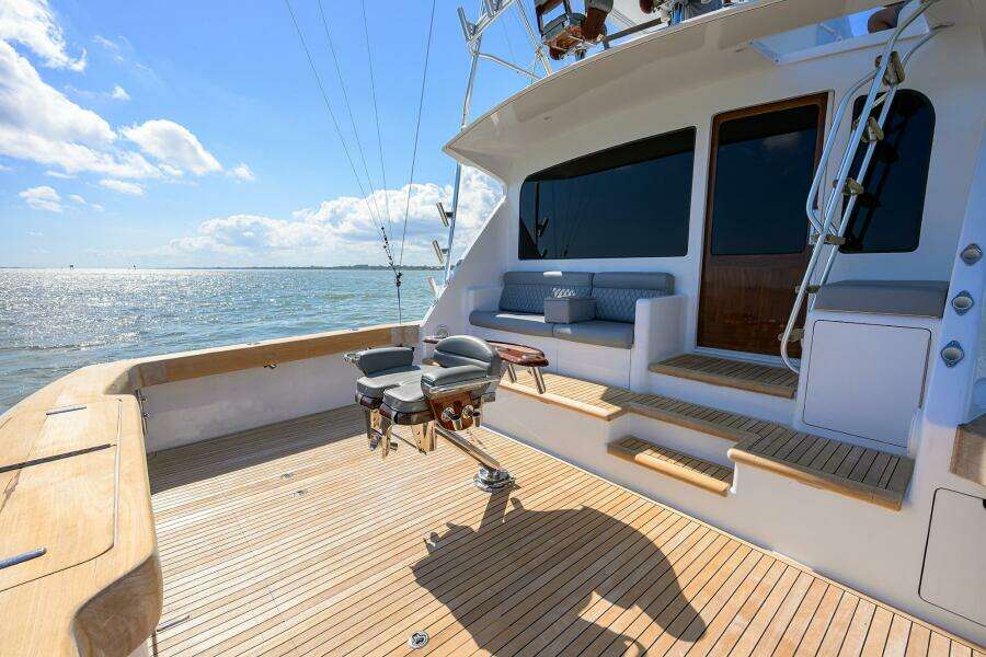 Viking 61 Reel King - Cockpit 