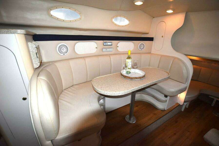 2000 Rinker 342 Fiesta Vee