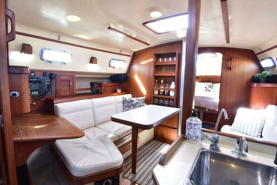 1999 Island Packet 380