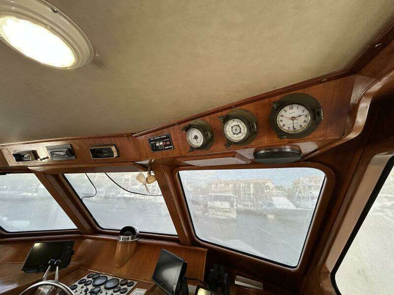 57' DeFever pilothouse overhead electronics