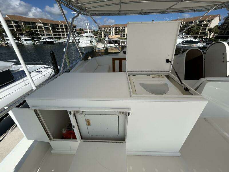 57' DeFever flybridge cabinetry