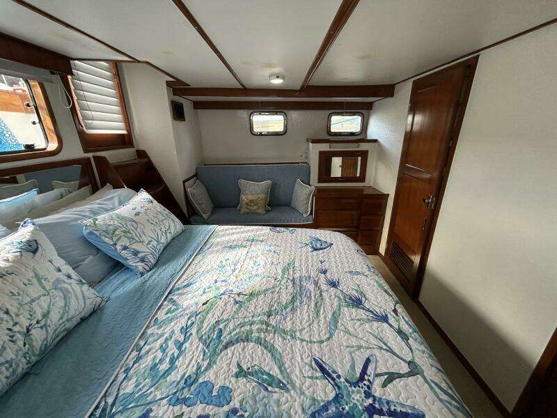 57' DeFever master stateroom port