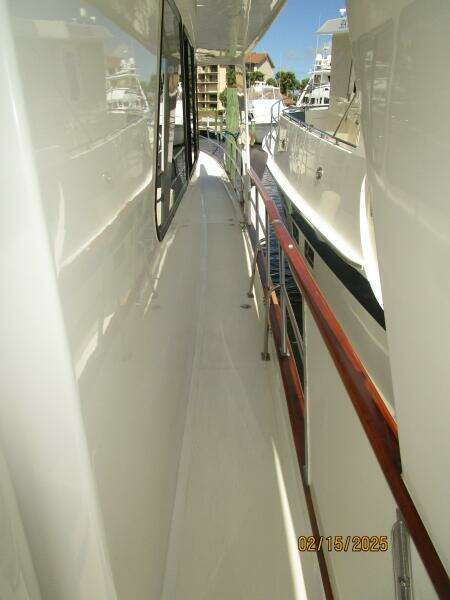 57' DeFever starboard side deck1