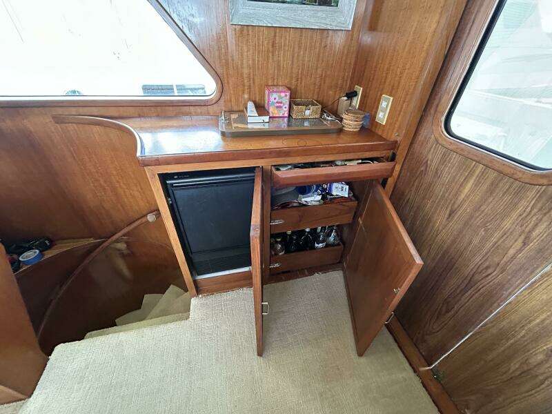 57' DeFever salon starboard aft