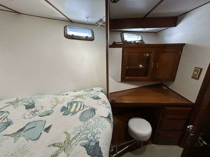 57' DeFever forward guest stateroom starboard
