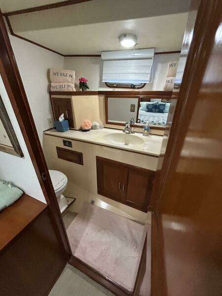 57' DeFever mid guest stateroom head