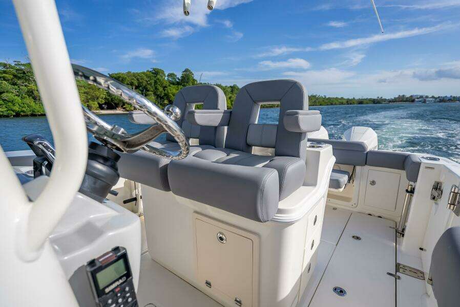 2023 Boston Whaler 280 Outrage