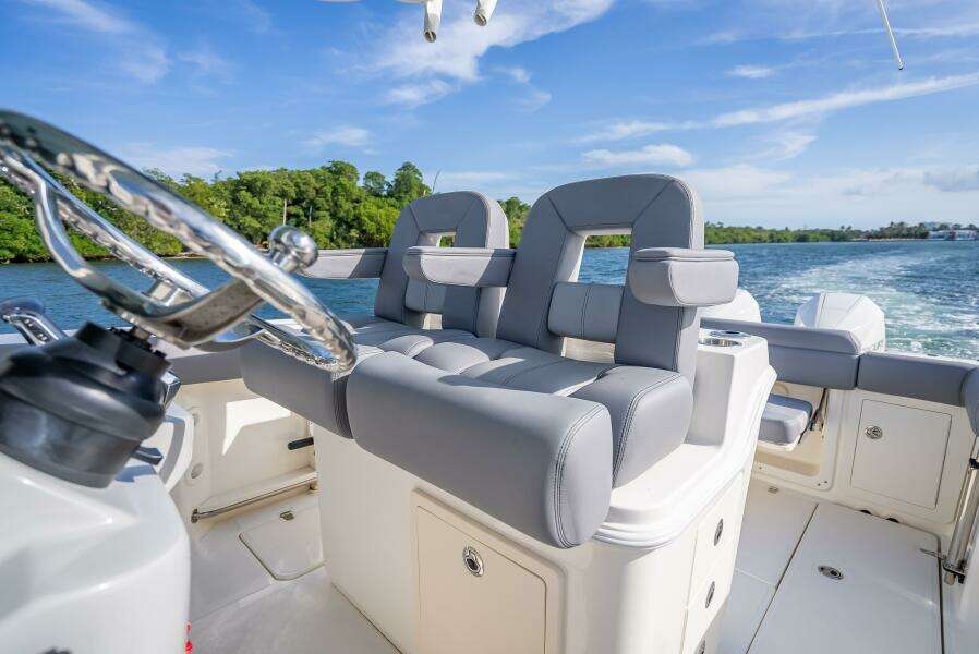 2023 Boston Whaler 280 Outrage