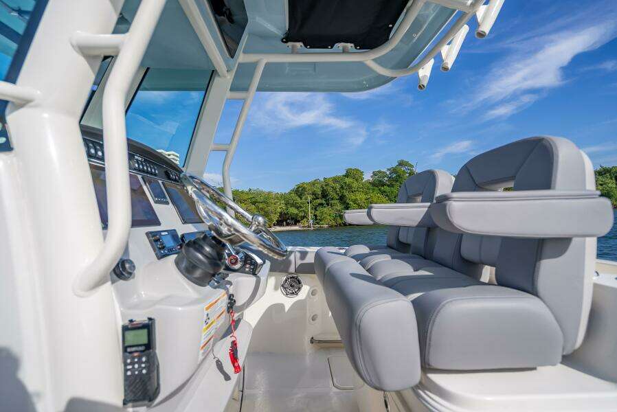 2023 Boston Whaler 280 Outrage
