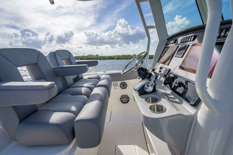 2023 Boston Whaler 280 Outrage