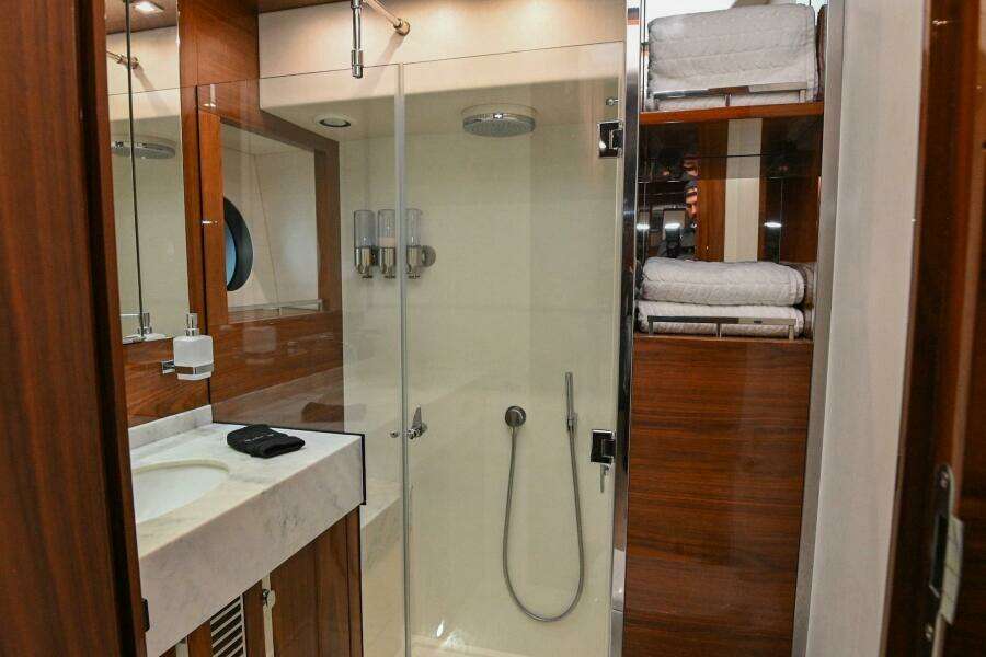 2015 Sunseeker Predator 68