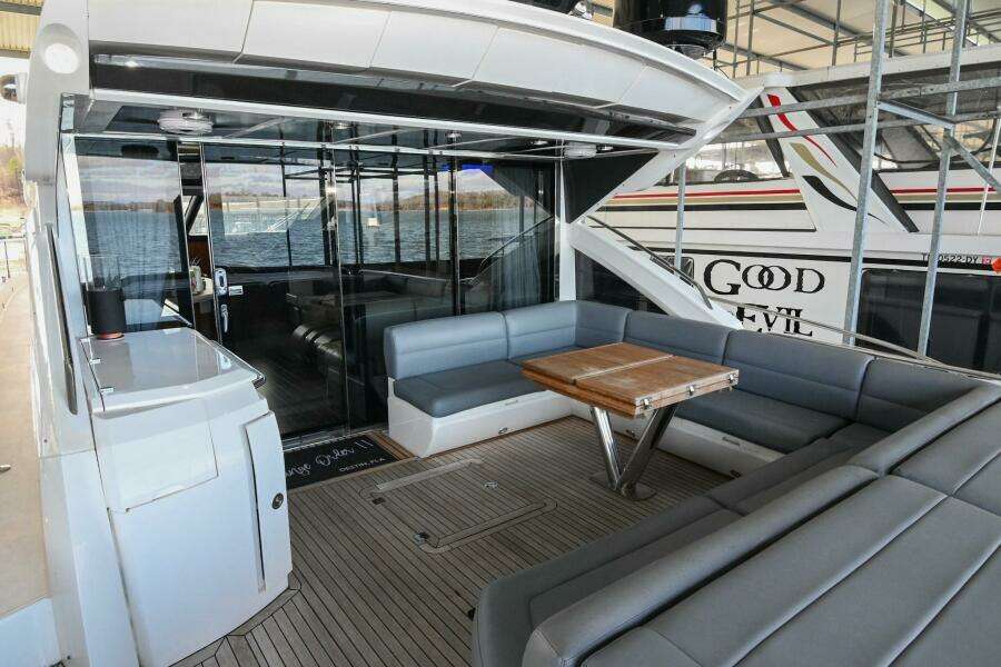 2015 Sunseeker Predator 68