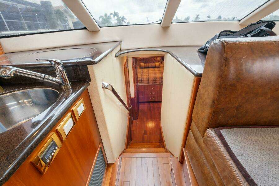 2008 Ovation 52