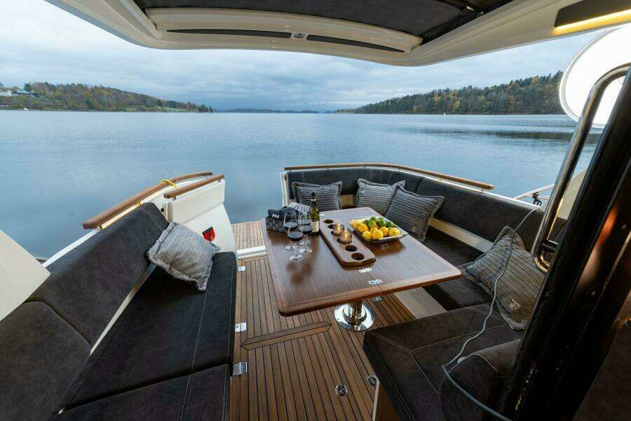 2025 Marex 330 Scandinavia