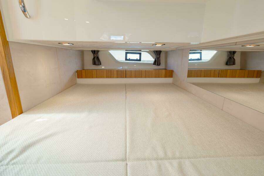 2025 Marex 330 Scandinavia