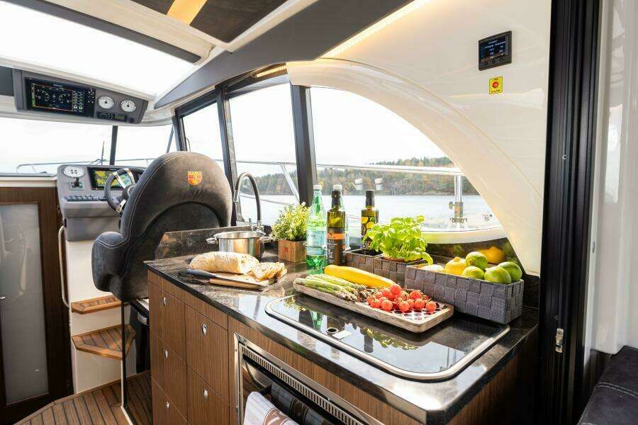 2025 Marex 330 Scandinavia