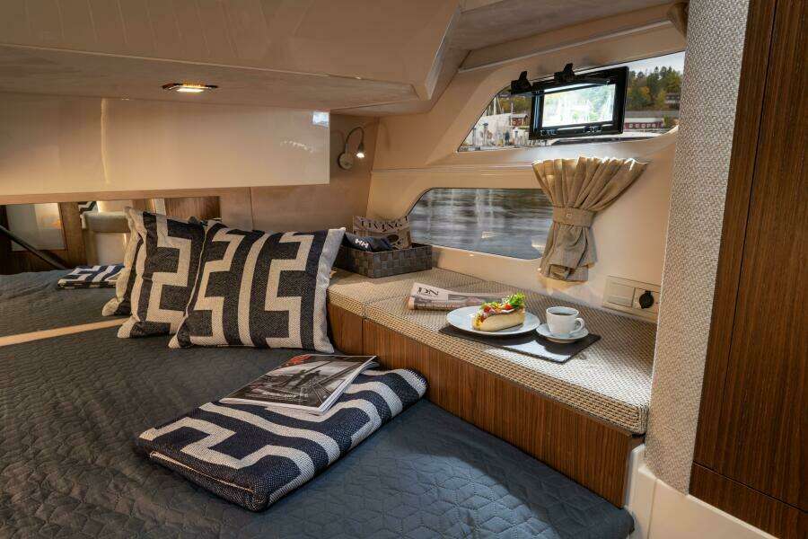 2025 Marex 330 Scandinavia