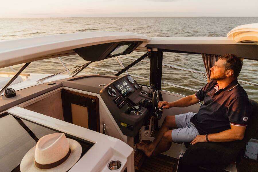 2025 Marex 330 Scandinavia