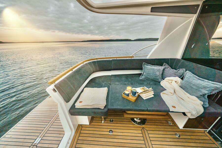 2025 Marex 330 Scandinavia