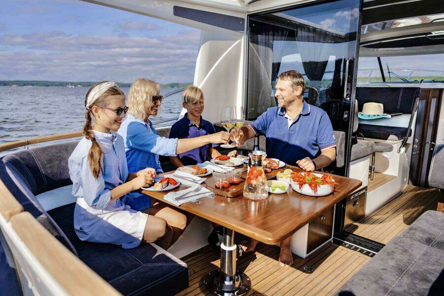 2025 Marex 330 Scandinavia