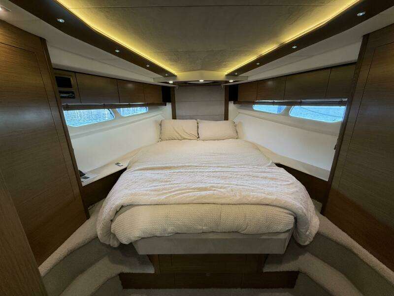 2014 Cruisers Yachts 45 Cantius