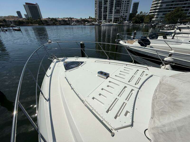 2014 Cruisers Yachts 45 Cantius