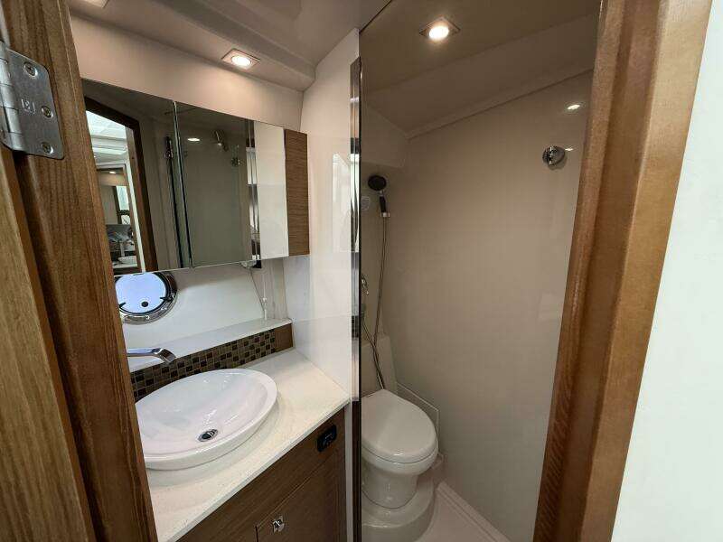 2014 Cruisers Yachts 45 Cantius