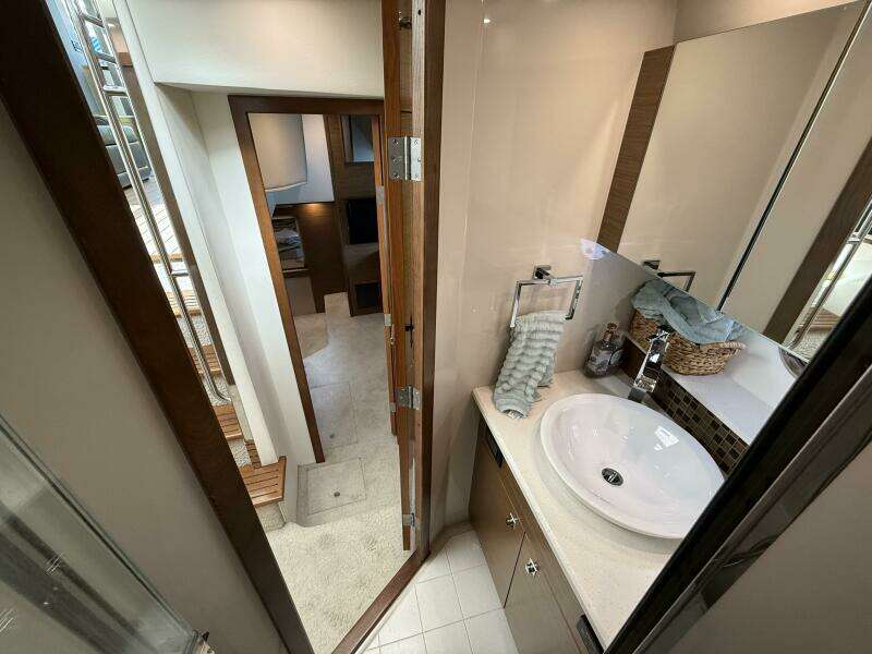 2014 Cruisers Yachts 45 Cantius