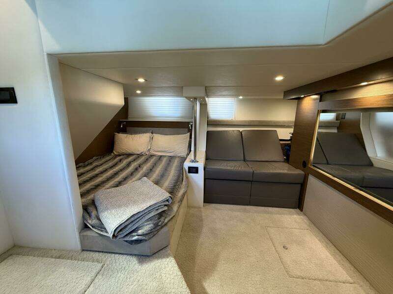 2014 Cruisers Yachts 45 Cantius