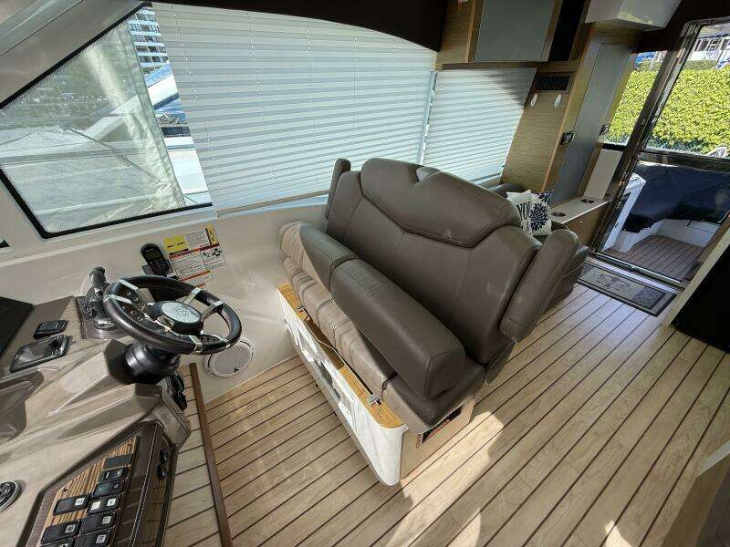 2014 Cruisers Yachts 45 Cantius