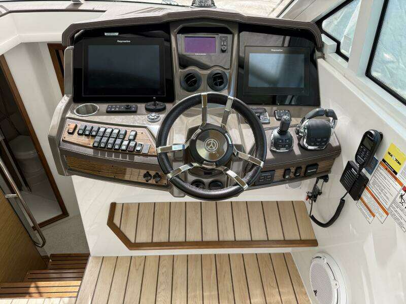 2014 Cruisers Yachts 45 Cantius
