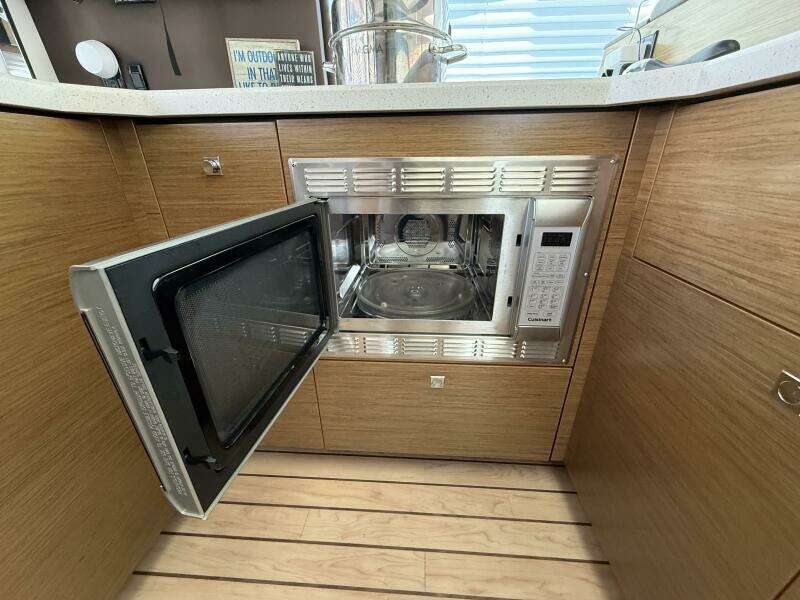 2014 Cruisers Yachts 45 Cantius
