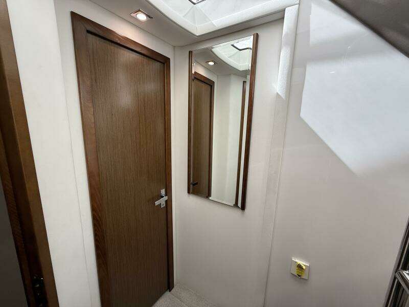 2014 Cruisers Yachts 45 Cantius