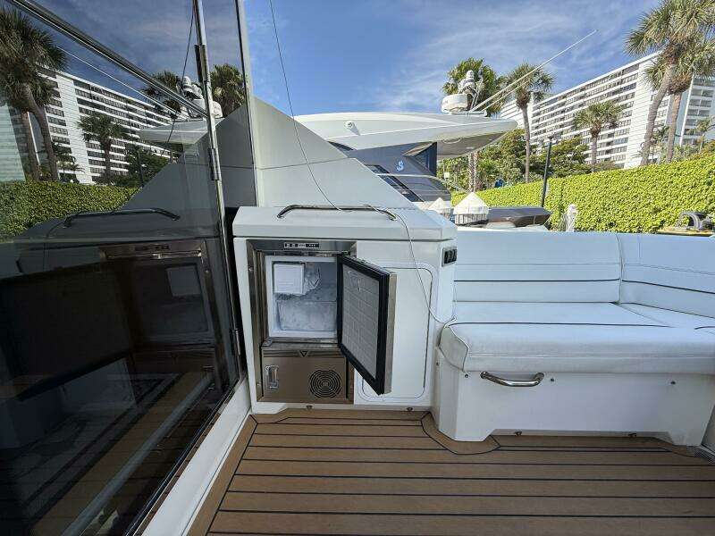 2014 Cruisers Yachts 45 Cantius